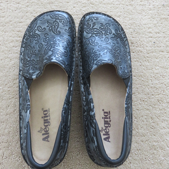 nursing clogs clearance